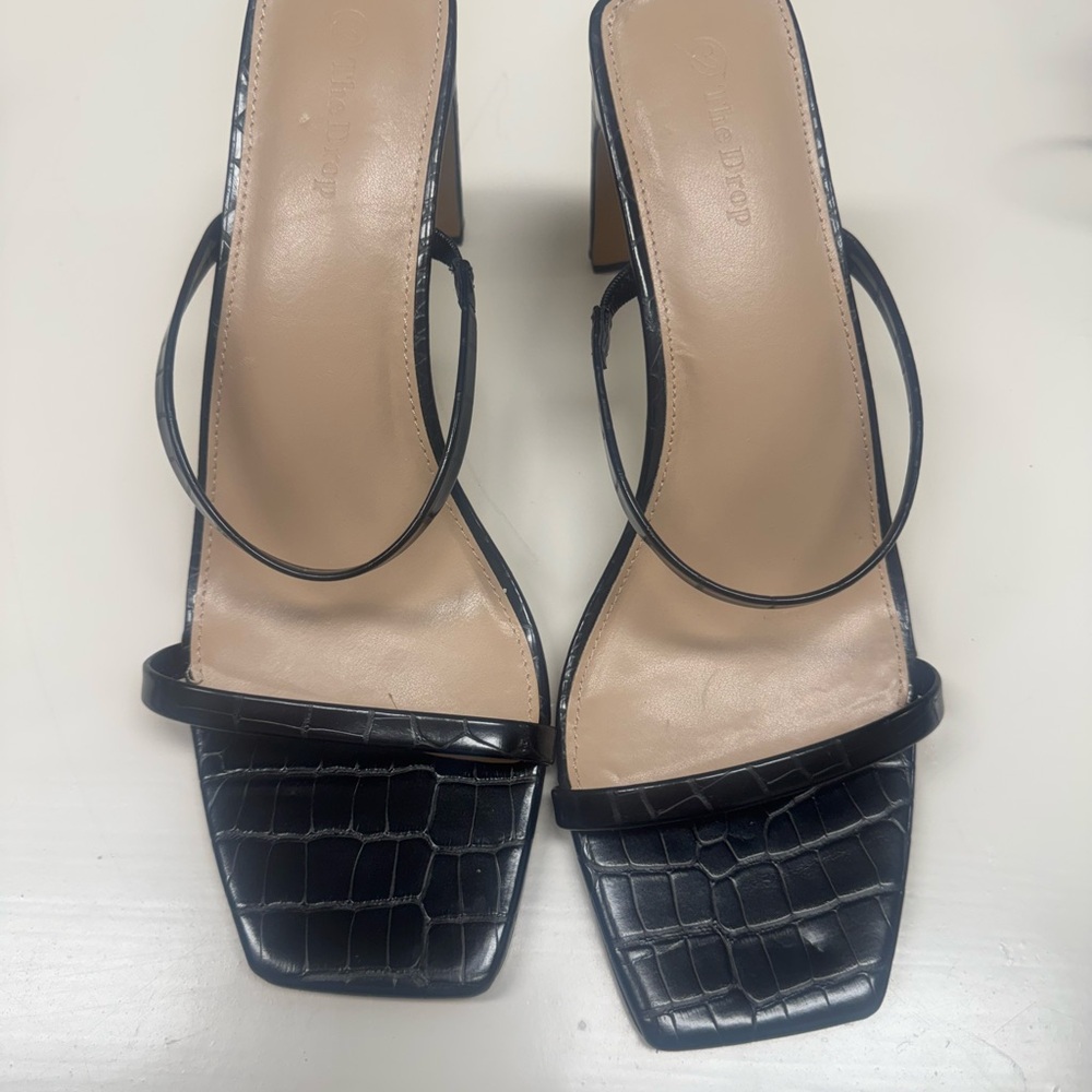 Elegant Black Croc-Embossed Women's Sandals